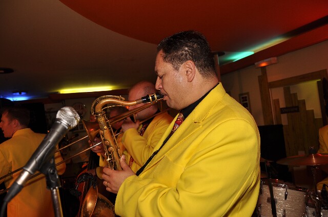 min 2009 05 06 cargo club 198